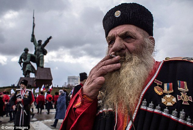 100.000 Ρώσοι γιόρτασαν με μπαλαλάικες και ακορντεόν τον 1 χρόνο από την προσάρτηση της Κριμαίας [εικόνες] | iefimerida.gr 24