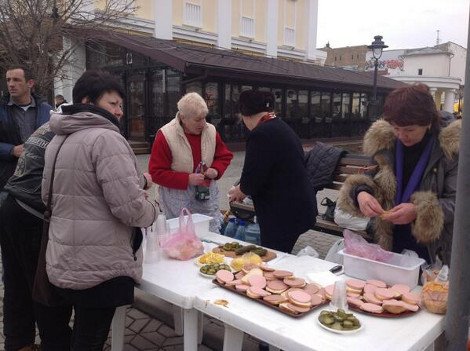 Τσάι, σάντουιτς και συμπάθεια: Πώς παρουσιάζουν τα ρωσικά μίντια την κρίση στην Κριμαία [εικόνες] | iefimerida.gr 3