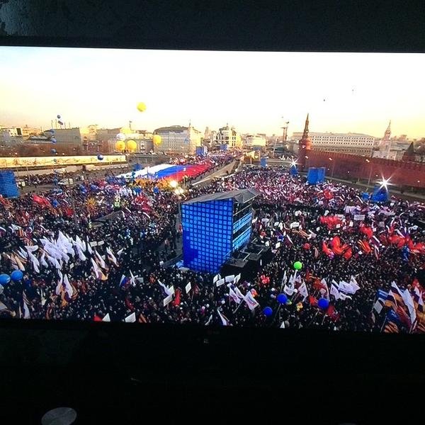 100.000 Ρώσοι γιόρτασαν με μπαλαλάικες και ακορντεόν τον 1 χρόνο από την προσάρτηση της Κριμαίας [εικόνες] | iefimerida.gr 3