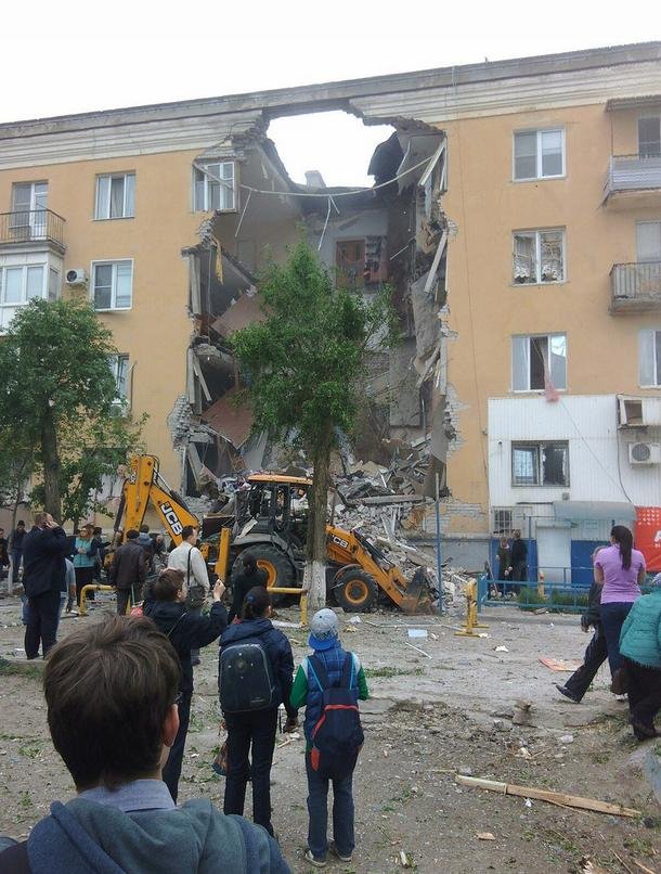 Ισχυρή έκρηξη σε πολυκατοικία στη νοτιοδυτική Ρωσία- Δύο νεκροί, 11 τραυματίες [εικόνες & βίντεο]  | iefimerida.gr 0