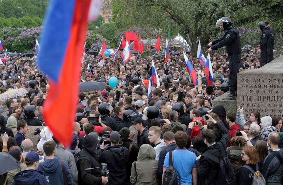 Ο Λευκός Οίκος καλεί το Κρεμλίνο να απελευθερώσει άμεσα τους διαδηλωτές [εικόνες & βίντεο] | iefimerida.gr 3