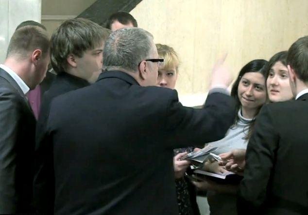 Χυδαία φραστική επίθεση Ρώσου πολιτικού σε έγκυο δημοσιογράφο -Ζήτησε από τους βοηθούς του να την βιάσουν [εικόνες & βίντεο] | iefimerida.gr 2