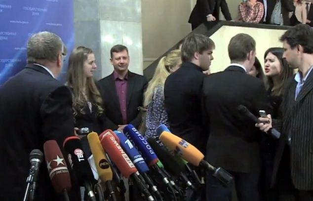 Χυδαία φραστική επίθεση Ρώσου πολιτικού σε έγκυο δημοσιογράφο -Ζήτησε από τους βοηθούς του να την βιάσουν [εικόνες & βίντεο] | iefimerida.gr 3