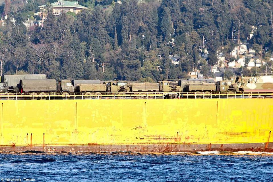 Ο Πούτιν στέλνει ενισχύσεις στη Συρία – Πολεμικά σκάφη με τανκς, φορτηγά και τεθωρακισμένα [εικόνες]  | iefimerida.gr 5