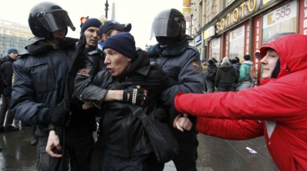 Πάνω από 40.000 οι Ρώσοι διαδηλωτές - Εκατοντάδες συλλήψεις [εικόνες] | iefimerida.gr 1