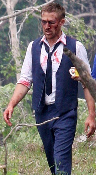 Σοκ-Ο Ράιν Γκόσλινγκ με παραμορφωμένο από το ξύλο πρόσωπο [εικόνες] | iefimerida.gr 1