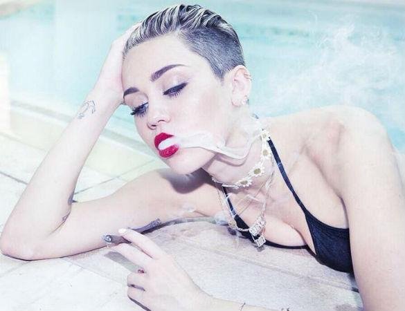 Η φωτογραφία της Μάιλι Σάιρους περιτριγυρισμένης από ναρκωτικά [εικόνες]  | iefimerida.gr 7