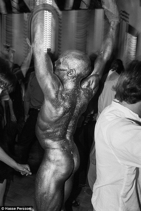 Λάμψη και αίγλη στο κακόφημο στέκι των Νεοϋορκέζων - Στα άδυτα του Studio 54 [εικόνες]  | iefimerida.gr 3