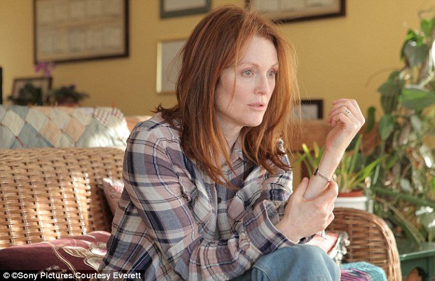 Η Τζούλιαν Μουρ σε εκρηκτική φωτογράφιση λέει ότι είναι μια κανονική γυναίκα [εικόνες & βίντεο] | iefimerida.gr 4