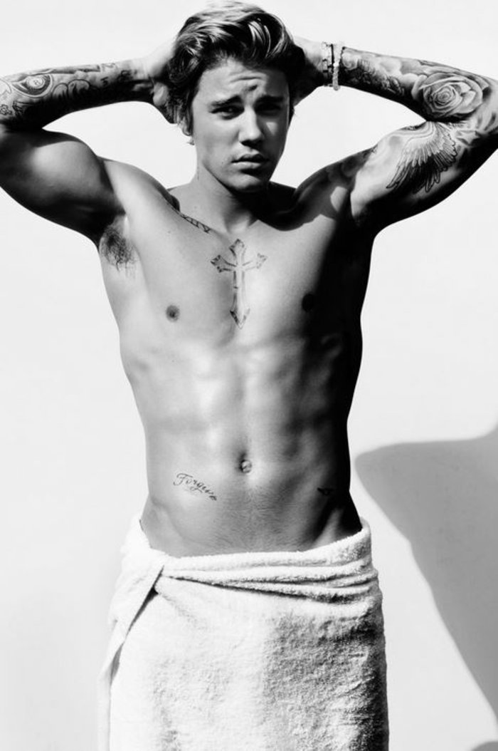 Η Ρόζι Χάντινγκτον ολόγυμνη, μόνο με την πετσέτα της [εικόνες]  | iefimerida.gr 5