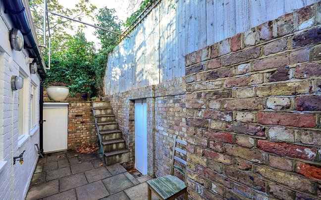 Καμαρούλα μια σταλιά με πλάτος 1,5 μέτρο βγαίνει στο σφυρί για 1 εκατ. ευρώ [εικόνες]  | iefimerida.gr 6