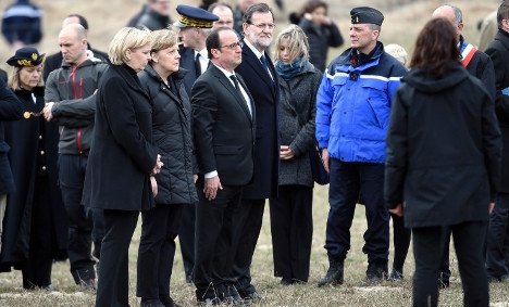 Τι είπαν Ολάντ, Μέρκελ, Ραχόι στη συνέντευξη τύπου για την τραγωδία στις Αλπεις [εικόνες] | iefimerida.gr 6