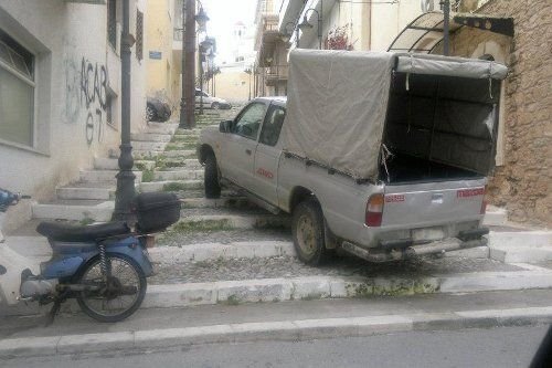 Ετσι παρκάρουν οι μάγκες στην Σητεία – Το γκρουπ- τιμωρός στο Facebook που καταγράφει τους παραβάτες [εικόνες]  | iefimerida.gr 0