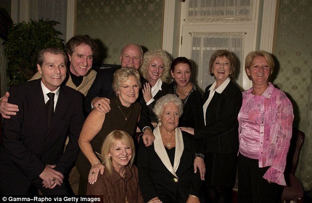 Η Σελίν Ντιόν στα γκρι, στην κηδεία του αδελφού της -Μια ημέρα αφότου αποχαιρέτησε τον σύζυγό της [εικόνες] | iefimerida.gr 6