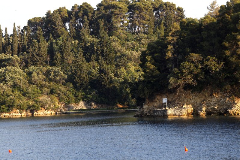 Η θαλαμηγός του Ριμπολόβλεφ έφτασε στον Σκορπιό - Το νησί θρύλος αποκτά ξανά ζωή [εικόνες] | iefimerida.gr 1