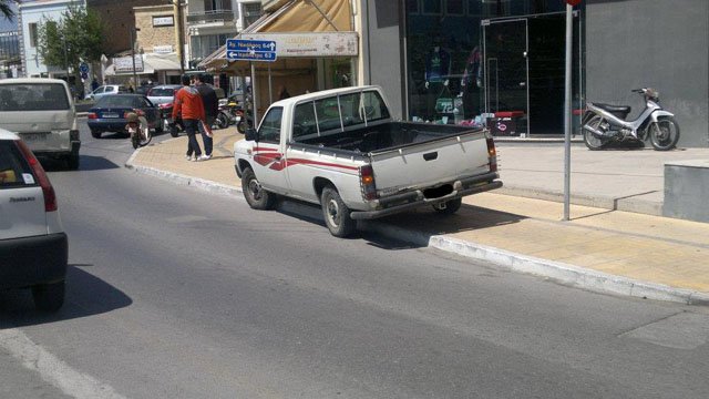 Ετσι παρκάρουν οι μάγκες στην Σητεία – Το γκρουπ- τιμωρός στο Facebook που καταγράφει τους παραβάτες [εικόνες]  | iefimerida.gr 2