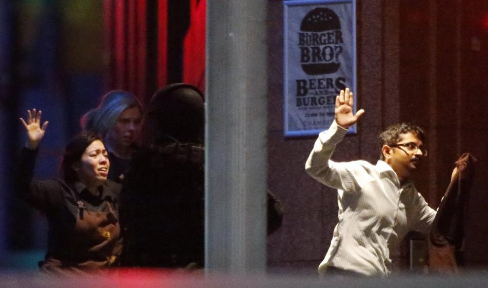 Αιματηρό τέλος στο θρίλερ του Σίδνεϊ: Νεκρός ο δράστης και δύο όμηροι [εικόνες & βίντεο] | iefimerida.gr 5