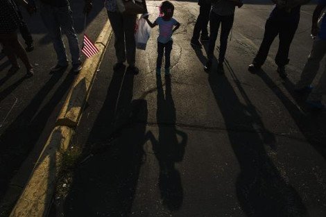 Καίγεται για 11η ημέρα το Φέργκιουσον στις ΗΠΑ: Δακρυγόνα και χημικά από την αστυνομία -Συνελήφθη φωτορεπόρτερ [βίντεο & εικόνες] | iefimerida.gr 0