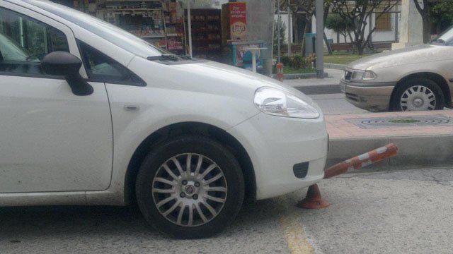 Ετσι παρκάρουν οι μάγκες στην Σητεία – Το γκρουπ- τιμωρός στο Facebook που καταγράφει τους παραβάτες [εικόνες]  | iefimerida.gr 3