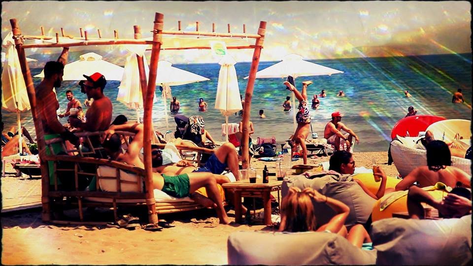 Στη θάλασσα μέχρι να δύσει ο ήλιος - 5 beach bars στην Αθήνα [εικόνες]  | iefimerida.gr 3