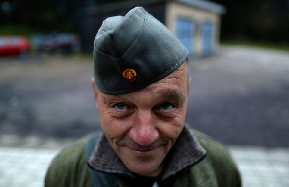 Μία βραδιά στο καταφύγιο – Πληρώνουν για να ζήσουν σαν στρατιώτες της ανατολικής Γερμανίας που δέχονται επίθεση [εικόνες] | iefimerida.gr 3