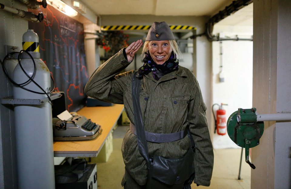 Μία βραδιά στο καταφύγιο – Πληρώνουν για να ζήσουν σαν στρατιώτες της ανατολικής Γερμανίας που δέχονται επίθεση [εικόνες] | iefimerida.gr 6