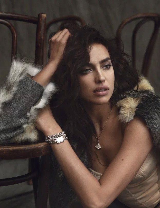 Ιρίνα Σάικ: Ημίγυμνη με δαντελωτά εσώρουχα και γούνες [εικόνες]  | iefimerida.gr 1