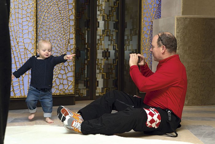 Βασιλικές διακοπές: Αλβέρτος του Μονακό και Σαρλέν, με τα παιδιά τους στο Γκστάαντ [εικόνες] | iefimerida.gr 4