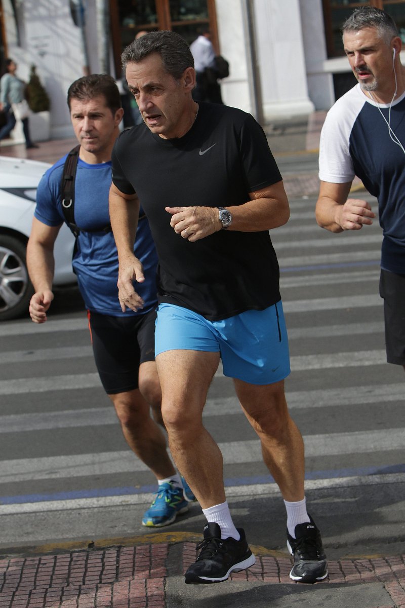 Kαι ο Σαρκοζί κάνει τζόκινγκ στο... Σύνταγμα -Μετά τη συνάντηση με τον Παυλόπουλο [εικόνες] | iefimerida.gr 0