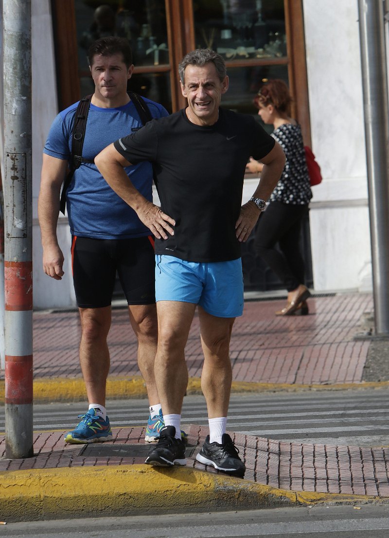 Kαι ο Σαρκοζί κάνει τζόκινγκ στο... Σύνταγμα -Μετά τη συνάντηση με τον Παυλόπουλο [εικόνες] | iefimerida.gr 1