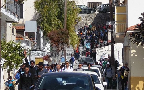 Τρόμος στη Σάμο -Πρόσφυγες έφυγαν από το hotspot απειλώντας με μαχαίρια και γυαλιά [εικόνες & βίντεο] | iefimerida.gr 4