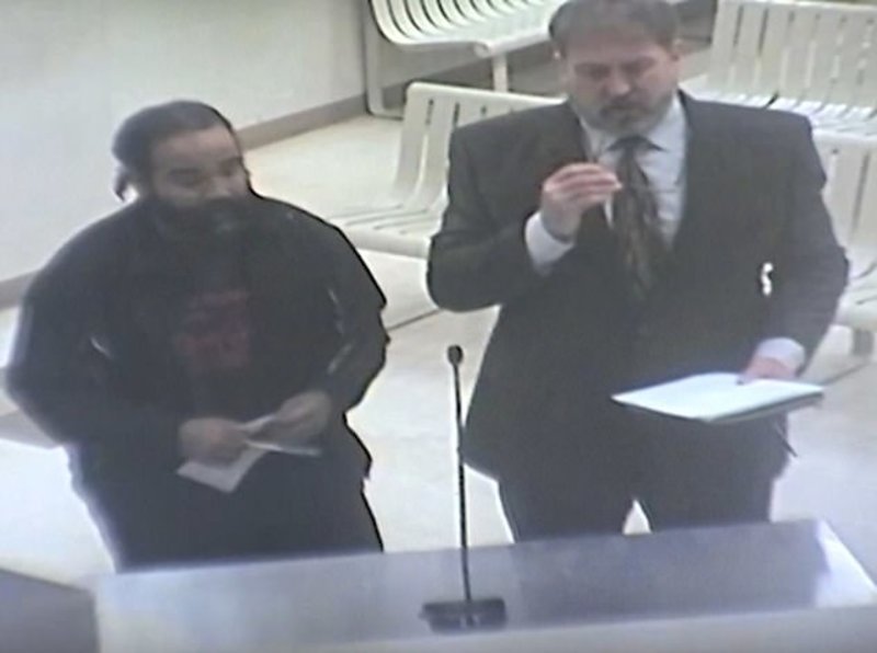 Ο φερόμενος ως βιαστής με τον δικηγόρο του