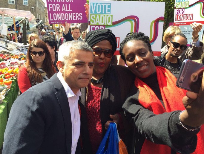 Ενας μουσουλμάνος, γιος Πακιστανού οδηγού λεωφορείων, το φαβορί να εκλεγεί σήμερα δήμαρχος Λονδίνου [εικόνες] | iefimerida.gr 1