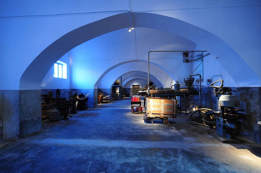 H Σαντορίνη εκρήγνυται, ξανά: Eγκαινιάστηκε μοναδικός χώρος πολιτισμού σε παλιό εργοστάσιο τομάτας [εικόνες] | iefimerida.gr 8