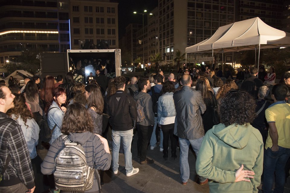 Το Εθνικό Θέατρο στήνει κοντέινερ στην Ομόνοια [εικόνα]  | iefimerida.gr 2