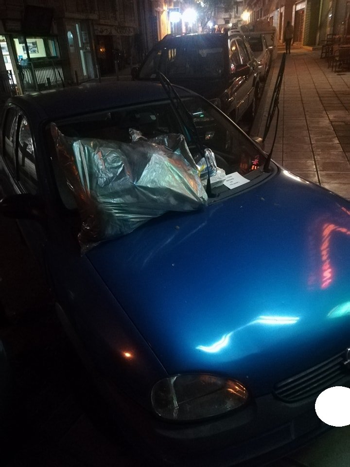 Θεσσαλονίκη: Ετσι εκδικήθηκαν ασυνείδητο οδηγό που πάρκαρε παράνομα σε κεντρικό δρόμο [εικόνες] | iefimerida.gr 0