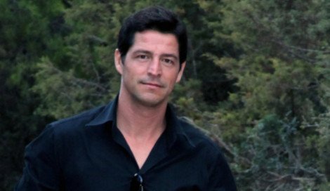 Η εκπληκτική ομοιότητα του Σάκη Ρουβά με τον αδελφό του [εικόνες] | iefimerida.gr 1