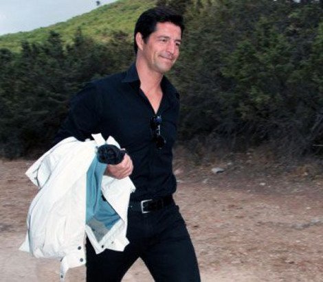 Η εκπληκτική ομοιότητα του Σάκη Ρουβά με τον αδελφό του [εικόνες] | iefimerida.gr 2