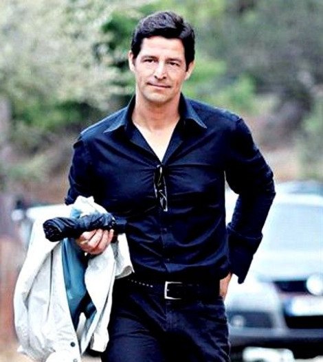 Η εκπληκτική ομοιότητα του Σάκη Ρουβά με τον αδελφό του [εικόνες] | iefimerida.gr 3