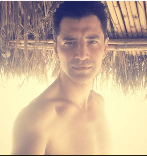 Η ημίγυμνη selfie του Σάκη Ρουβά [εικόνα] | iefimerida.gr 0