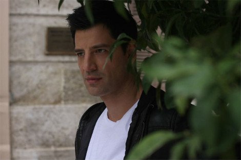 Η εκπληκτική ομοιότητα του Σάκη Ρουβά με τον αδελφό του [εικόνες] | iefimerida.gr 4