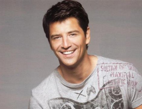 Η εκπληκτική ομοιότητα του Σάκη Ρουβά με τον αδελφό του [εικόνες] | iefimerida.gr 5