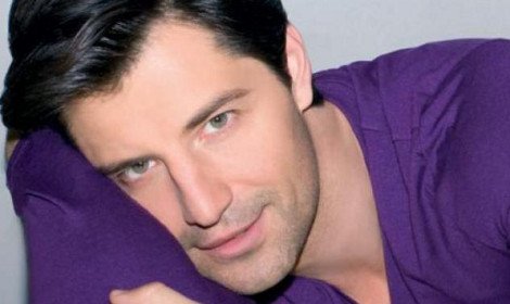 Η εκπληκτική ομοιότητα του Σάκη Ρουβά με τον αδελφό του [εικόνες] | iefimerida.gr 8