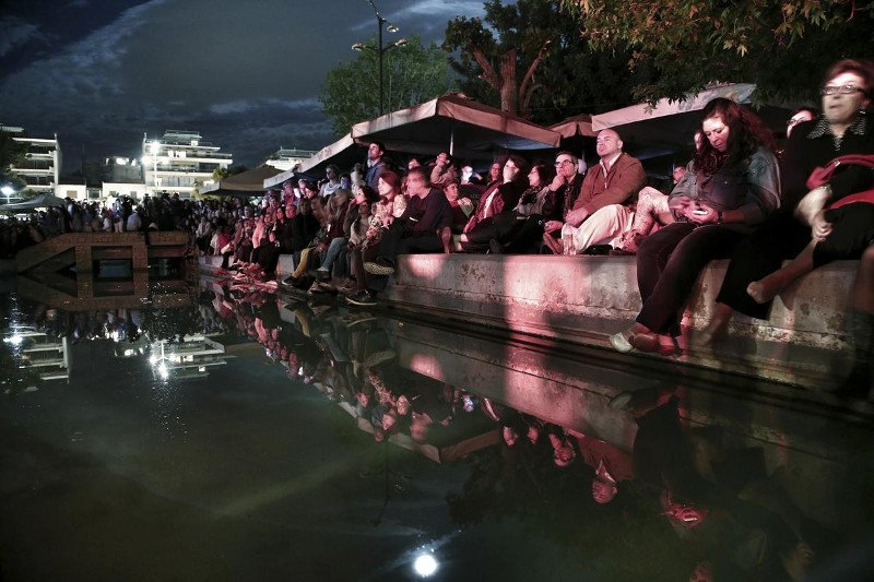 Βούλιαξε η Νέα Σμύρνη: Ο Ρουβάς ερμήνευσε το «Αξιον Εστί» και 15.000 άτομα από κάτω τον αποθέωναν [εικόνες & βίντεο] | iefimerida.gr 7