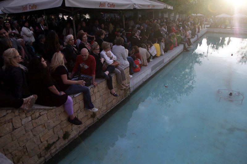 Βούλιαξε η Νέα Σμύρνη: Ο Ρουβάς ερμήνευσε το «Αξιον Εστί» και 15.000 άτομα από κάτω τον αποθέωναν [εικόνες & βίντεο] | iefimerida.gr 1