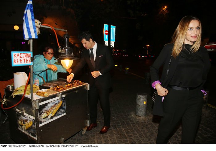 Ο Σάκης Ρουβάς ψώνισε κάστανα μετά το ξενύχτι [εικόνες] | iefimerida.gr 2