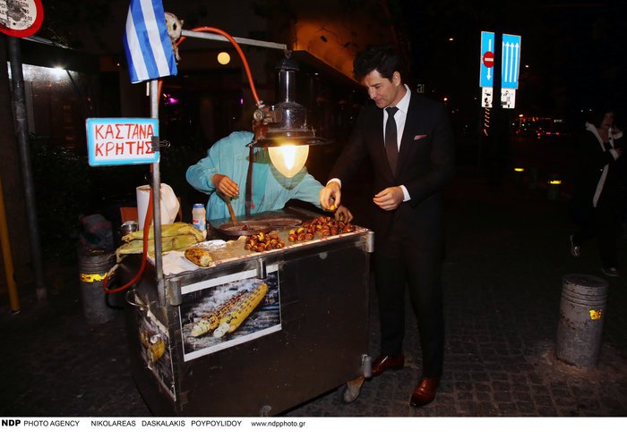 Ο Σάκης Ρουβάς ψώνισε κάστανα μετά το ξενύχτι [εικόνες] | iefimerida.gr 4