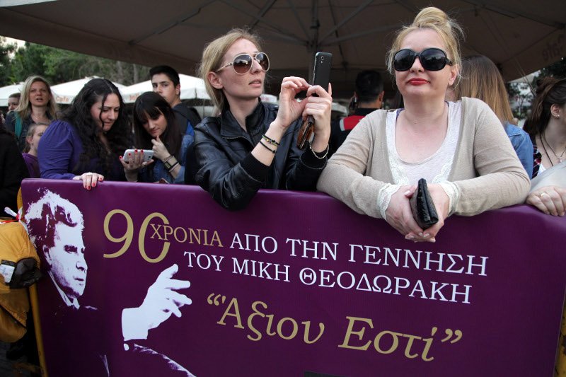 Βούλιαξε η Νέα Σμύρνη: Ο Ρουβάς ερμήνευσε το «Αξιον Εστί» και 15.000 άτομα από κάτω τον αποθέωναν [εικόνες & βίντεο] | iefimerida.gr 4