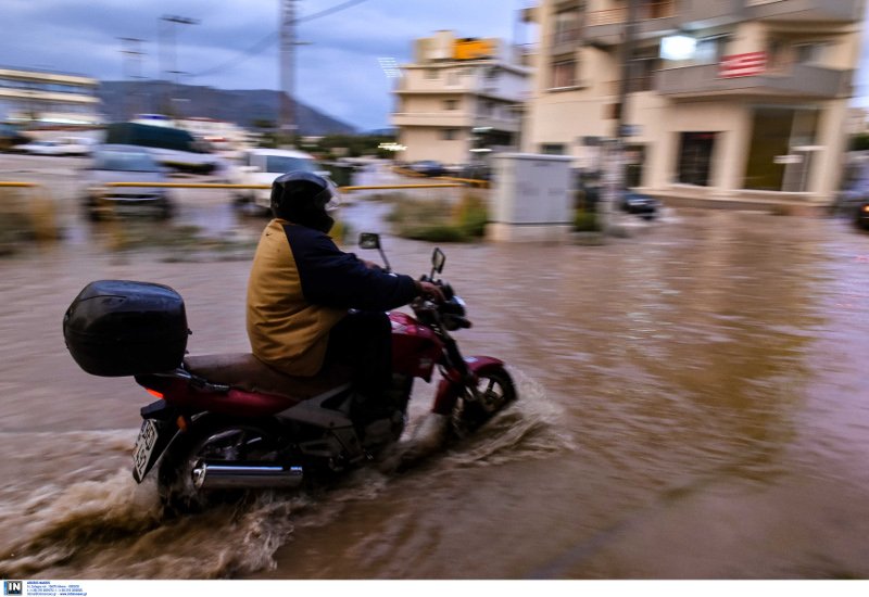 Σφοδρή καταιγίδα στην Αθήνα το βράδυ του Σαββάτου -Ακινητοποιήθηκαν ΙΧ στο Κερατσίνι | iefimerida.gr 4