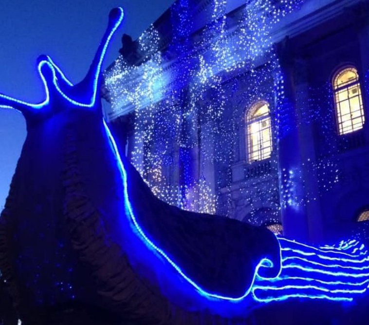 Ο πιο κακόγουστος χριστουγεννιάτικος στολισμός ever -Μόλις έγινε στη Βρετανία [εικόνες] | iefimerida.gr 1